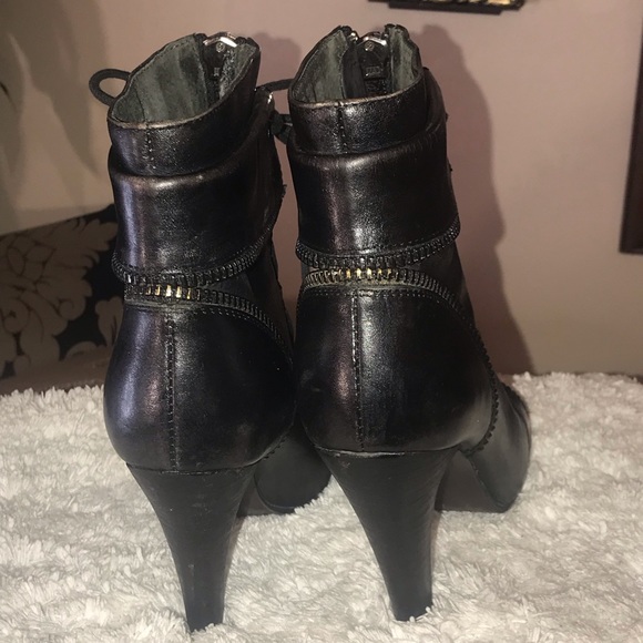 Jeffrey Tyler - Picture 7 of 10